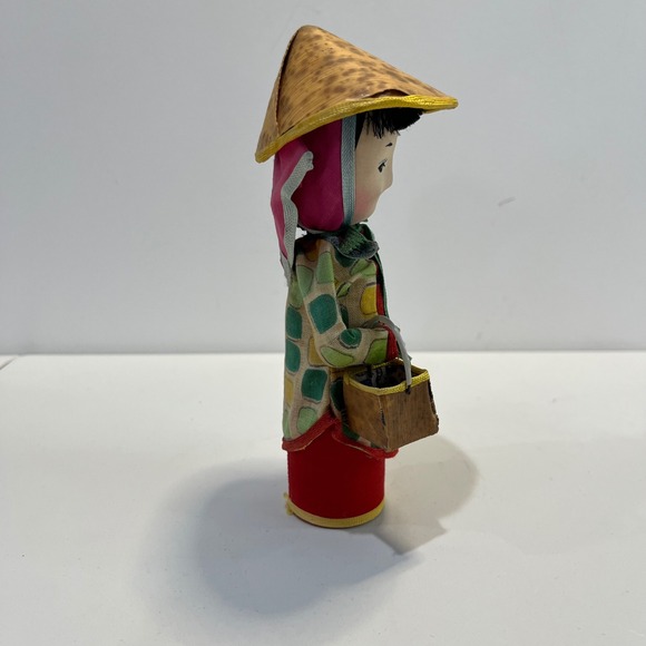 Vtg Asian Japanese Geisha Girl Doll Figurine w/ Woven Hat & Basket Collectible - Picture 3 of 7